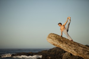 EARTH_BODY_YOGA_SIDE_PLANK_BC_LOG